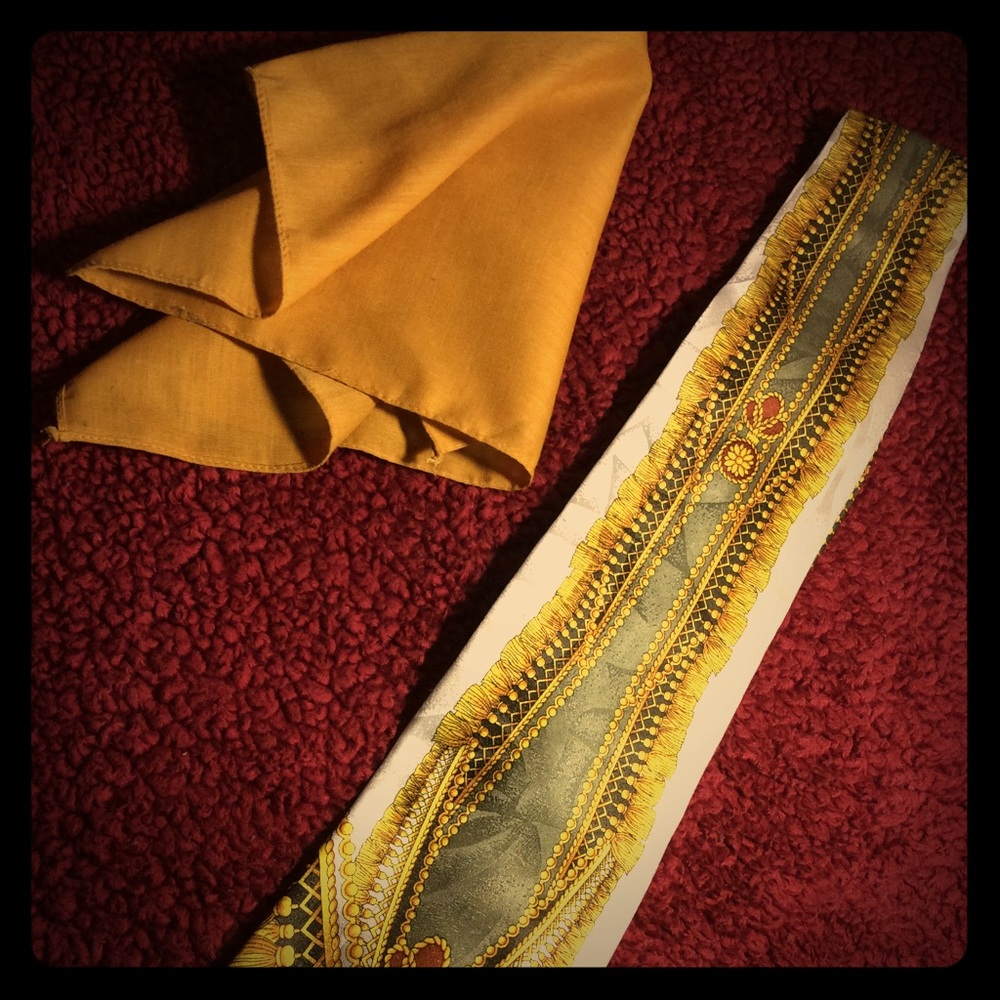 Men’s silk tie set.